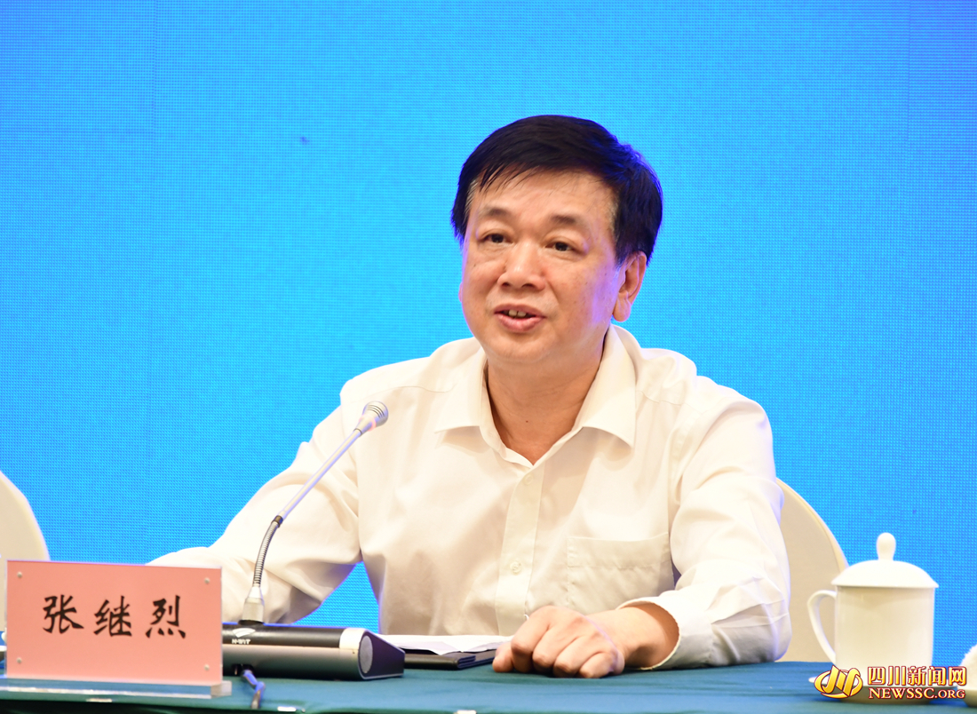 W66利来国际集团副总经理、党组成员张继烈_副本.jpg